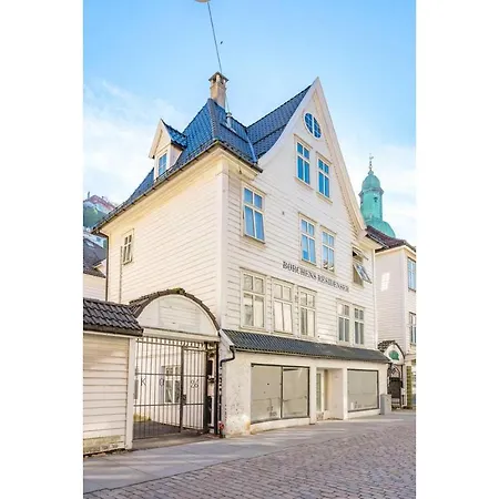 Private Affordable Single Next To Fish Market Apartment *